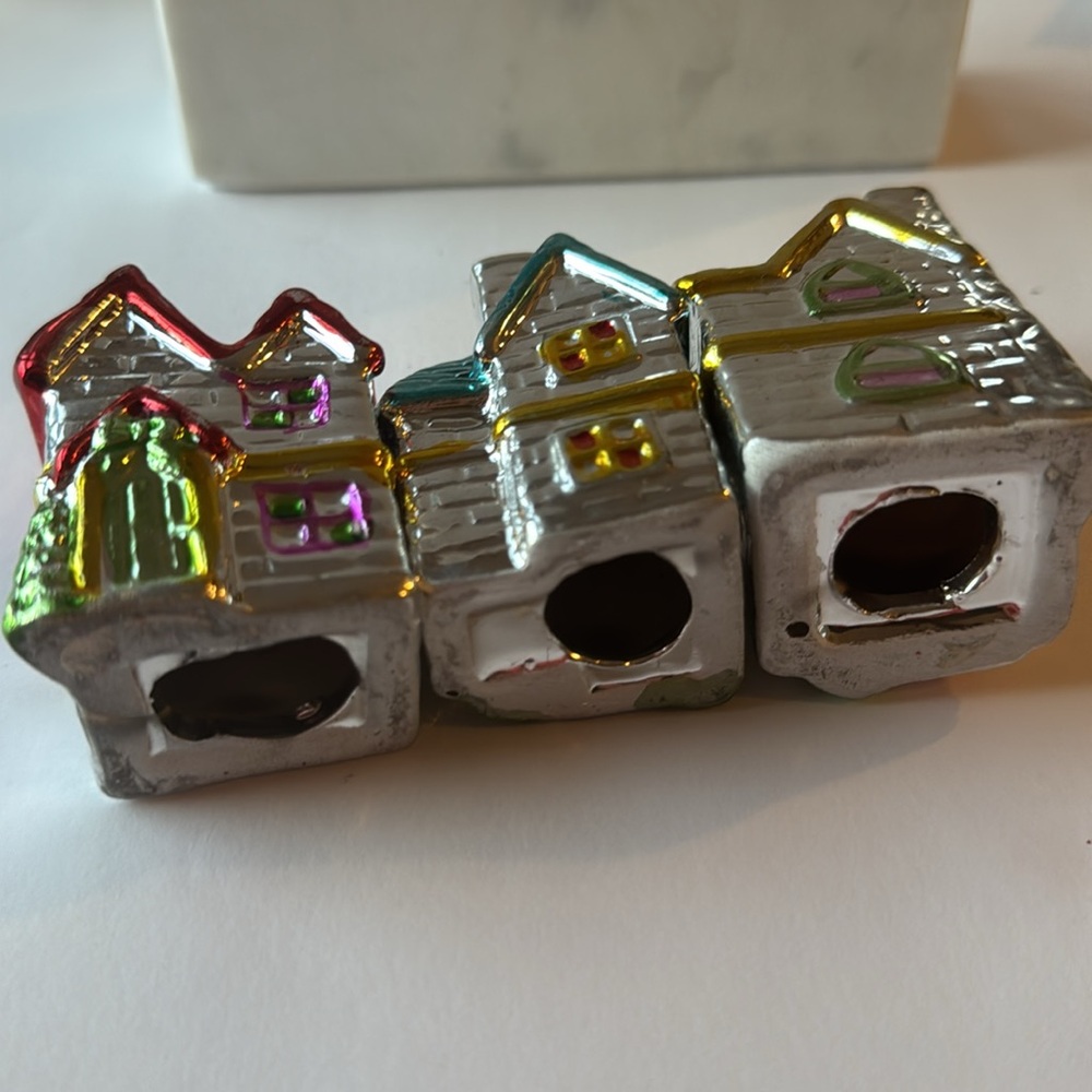 VINTAGE SET OF 3 HAND PAINTED CERAMIC HOLIDAY HOUSE ORNAMENTS - Picture 5 of 5